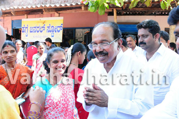 ಕಾರ್ಕಳ : ಡಾ.ವೀರಪ್ಪ ಮೊಯ್ಲಿ ಮತಯಾಚನೆ